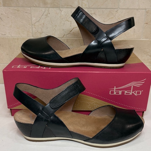 Dansko Women's Black Leather Vera Sandals, 39 (8.5-9) - Picture 9 of 10